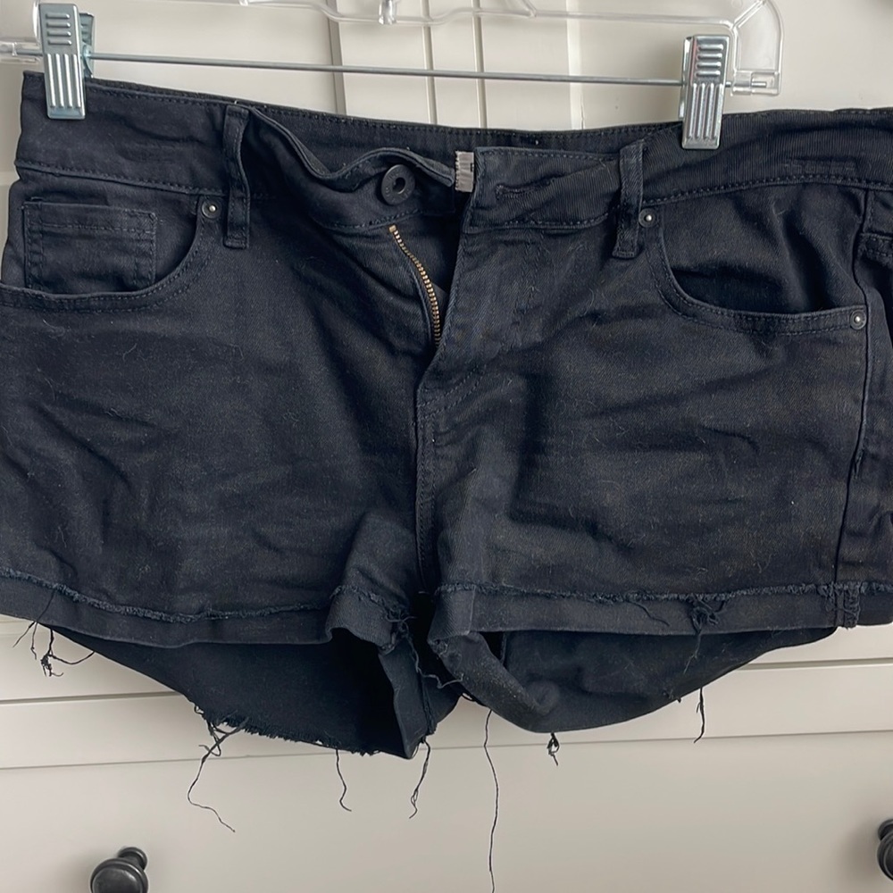 Bullhead Women’s Black Denim Cuffed Low Rise Shorts - Size 9